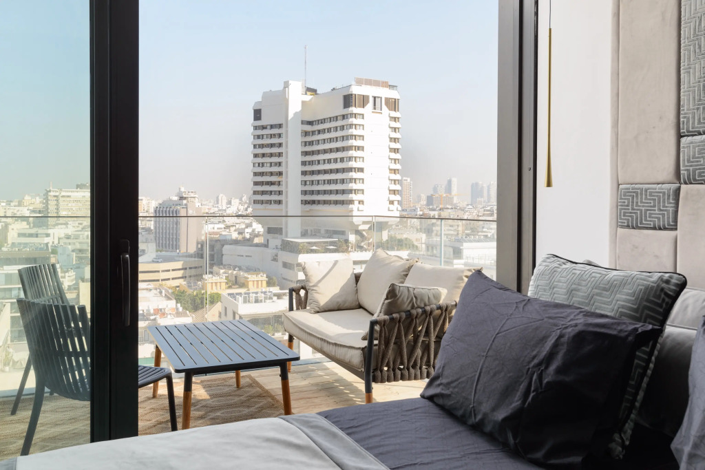 Апартаменты High End & City View by FeelHome