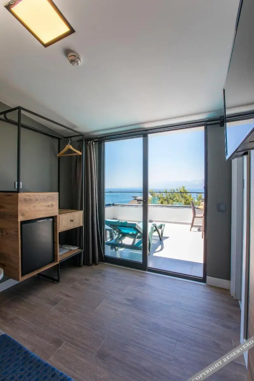 Pure Blanche Hotel