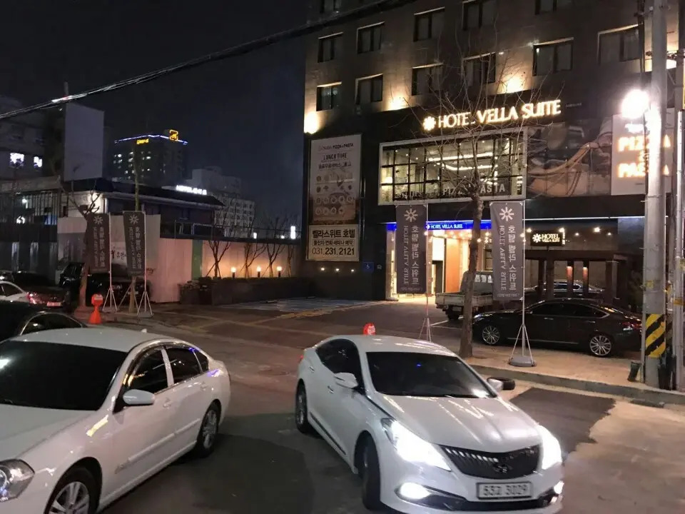 Отель Vella Suite Suwon