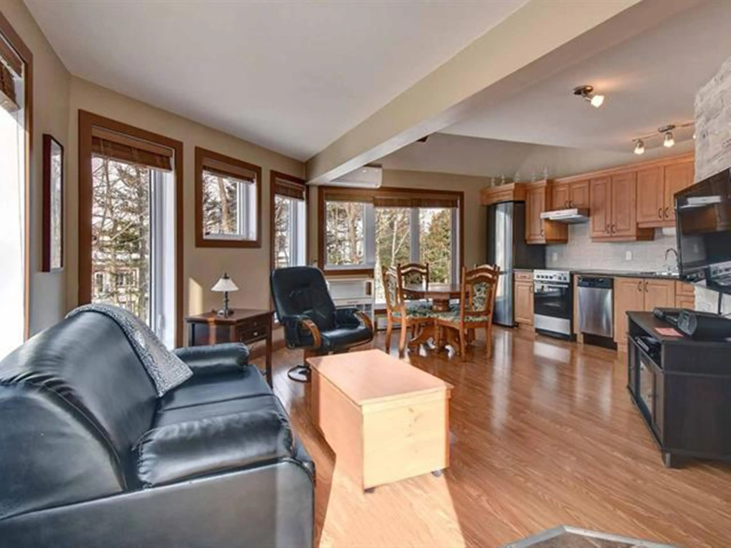 Частный дом Bright Condo near the Lake