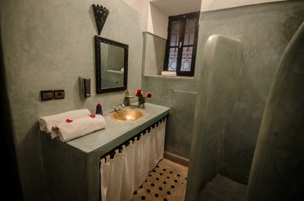 Riad Azalia