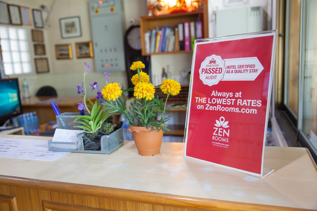Отель ZEN Rooms Phiphit Phokhai