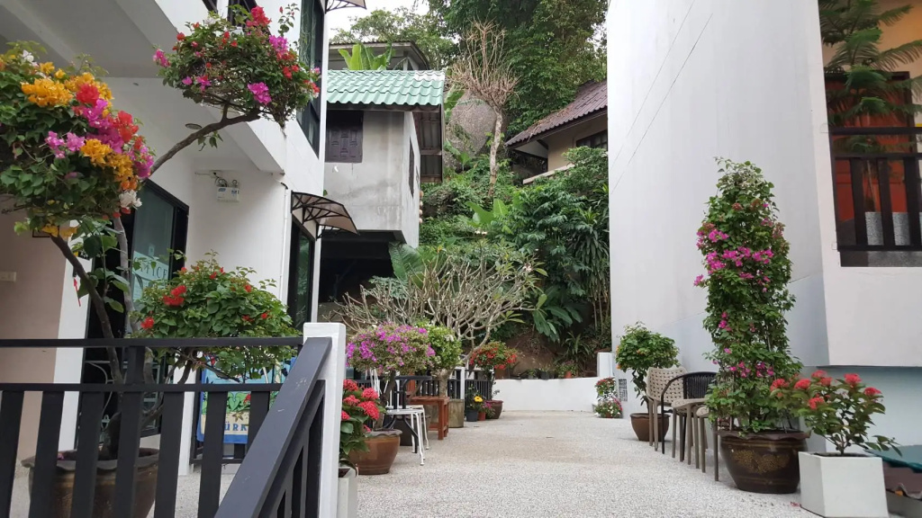 Kata Beachwalk Hotel and Bungalows