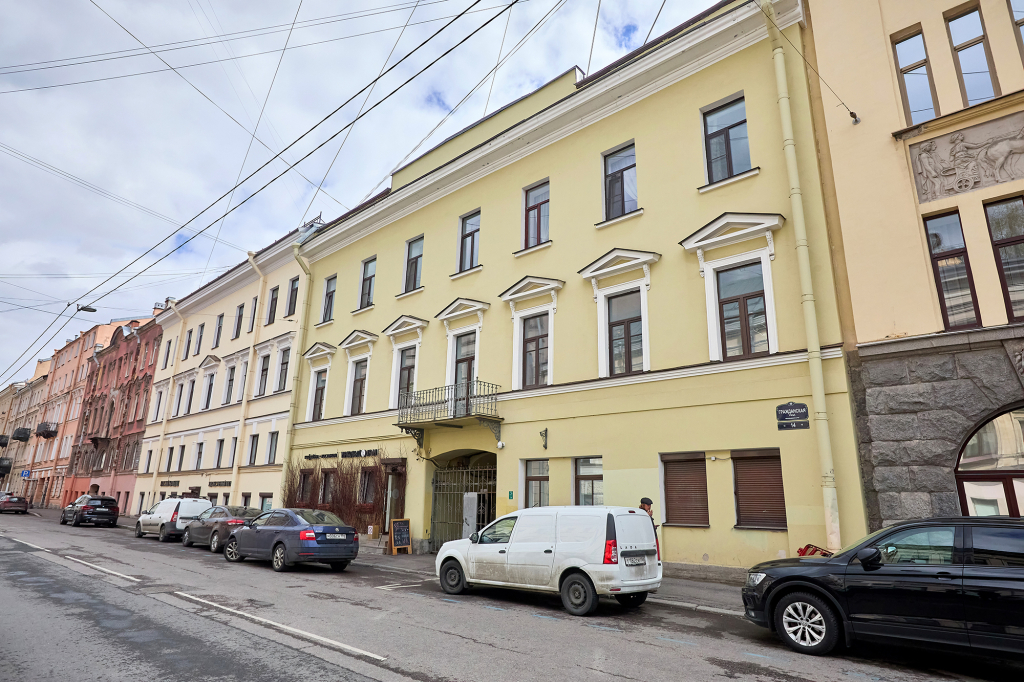 Апартаменты D Apartments с 2-мя Спальнями и Просторной Ванной с Окном