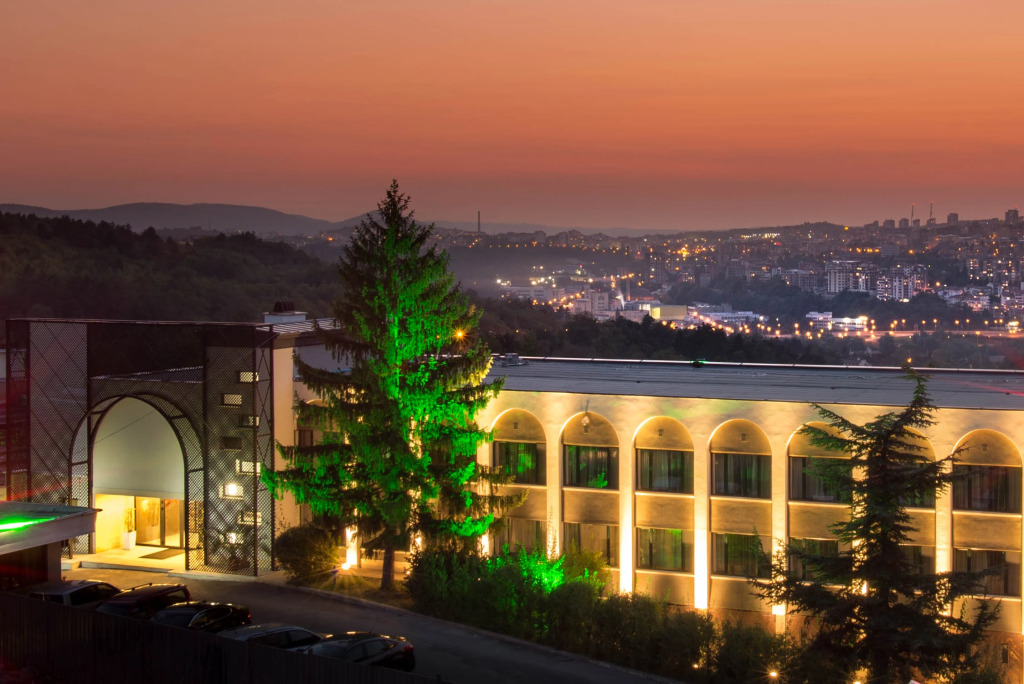 RAYA Garden - Park Hotel & Winery