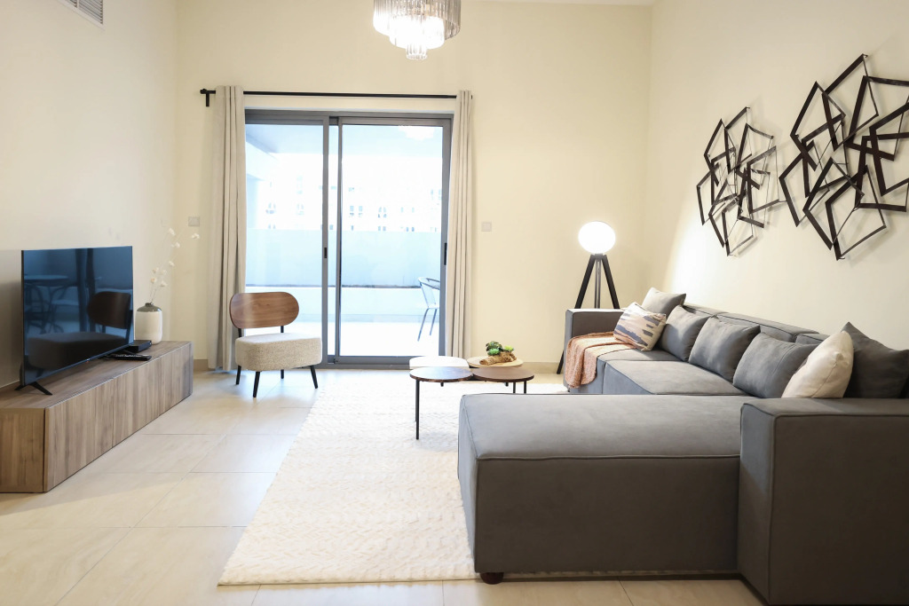 Elite LUX Holiday Homes - Spacious 1 BR Near Metro Station in Al Furjan Dubai