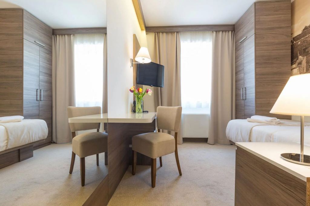 Отель Royal Inn