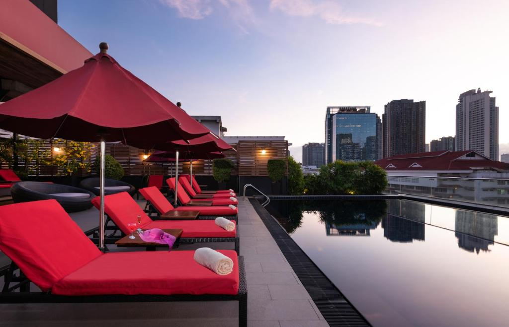 RakYim Siam - Sukhumvit 15