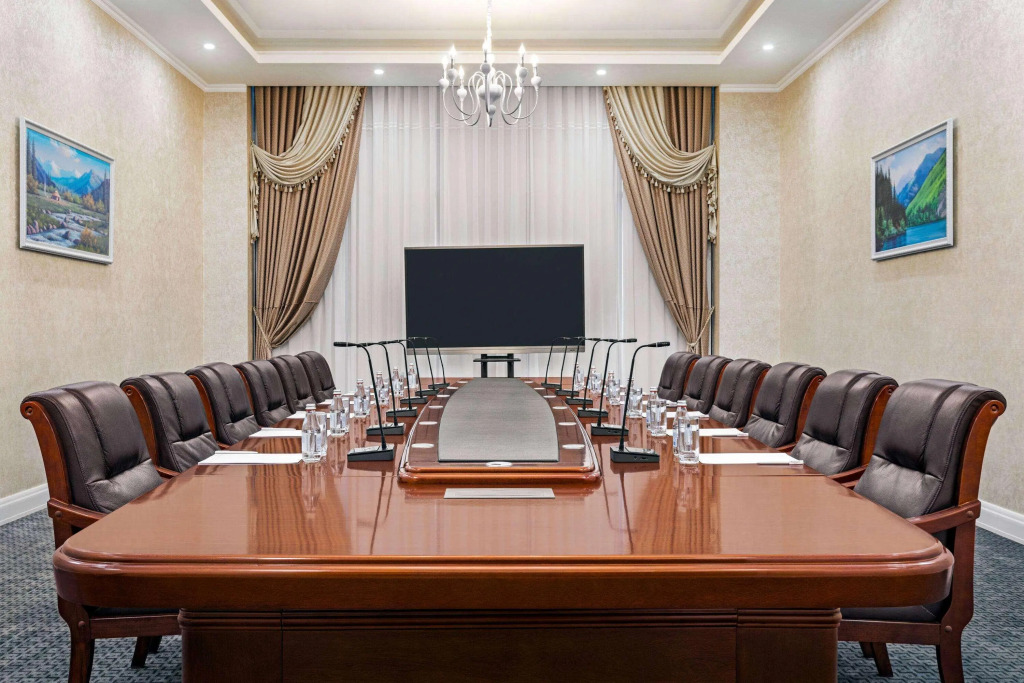 Hotel Ramada By Wyndham Shymkent