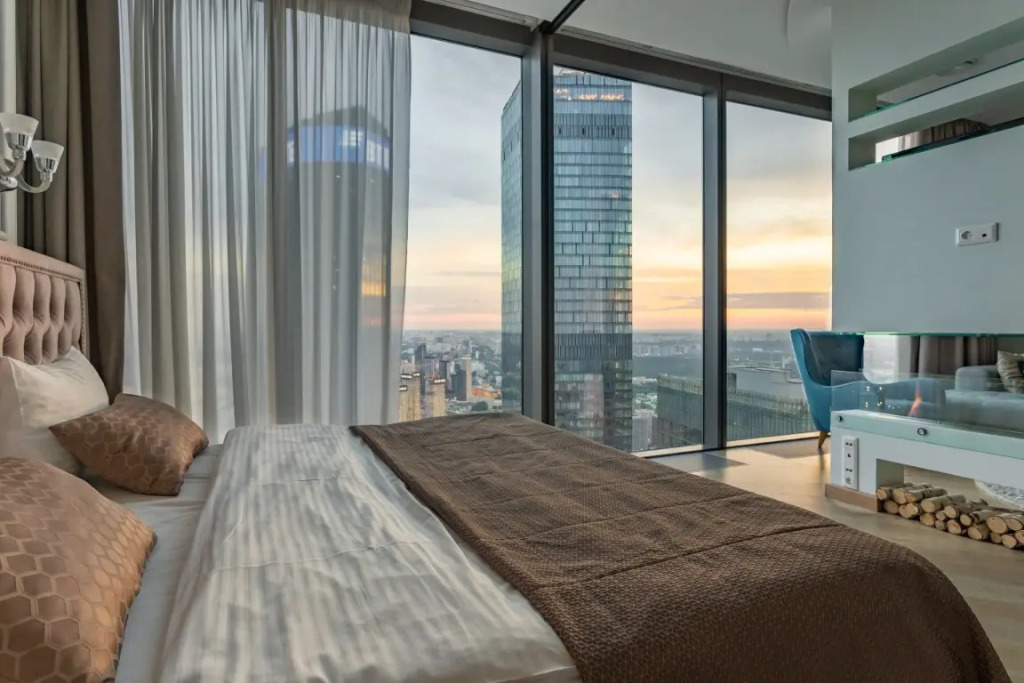 Romantic apart on 71 floor