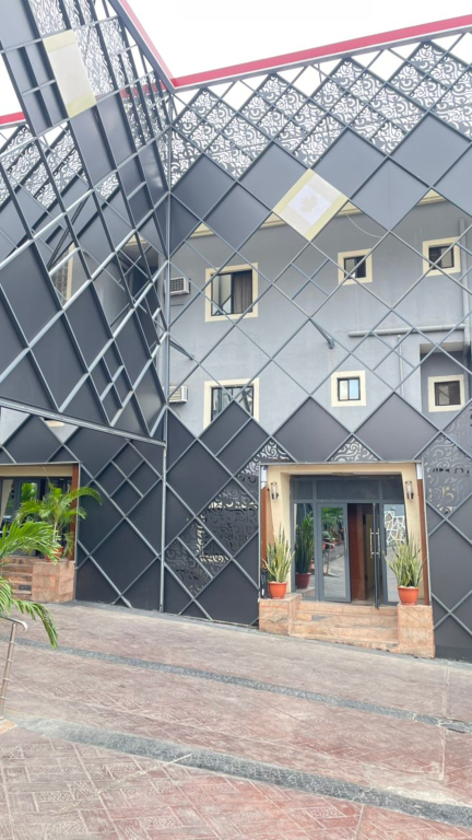Отель Six Diamond