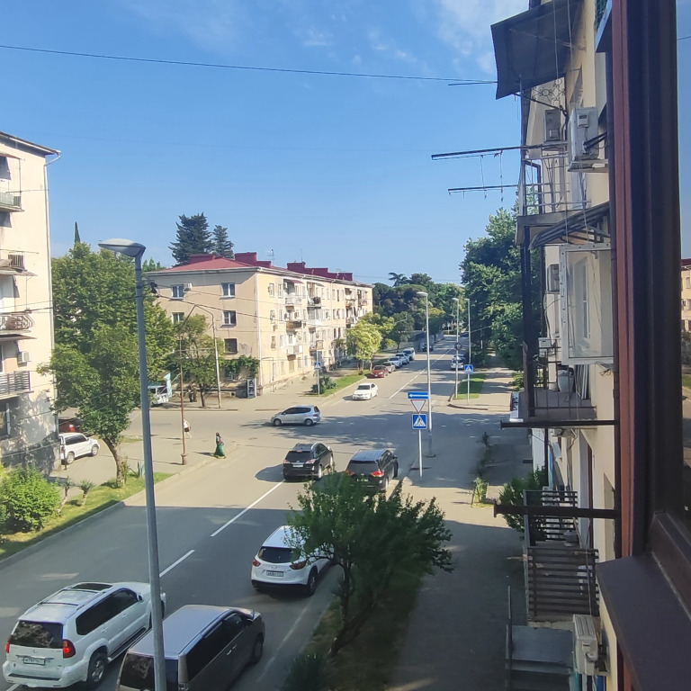 Квартира 1 комнатная в центре Сухума