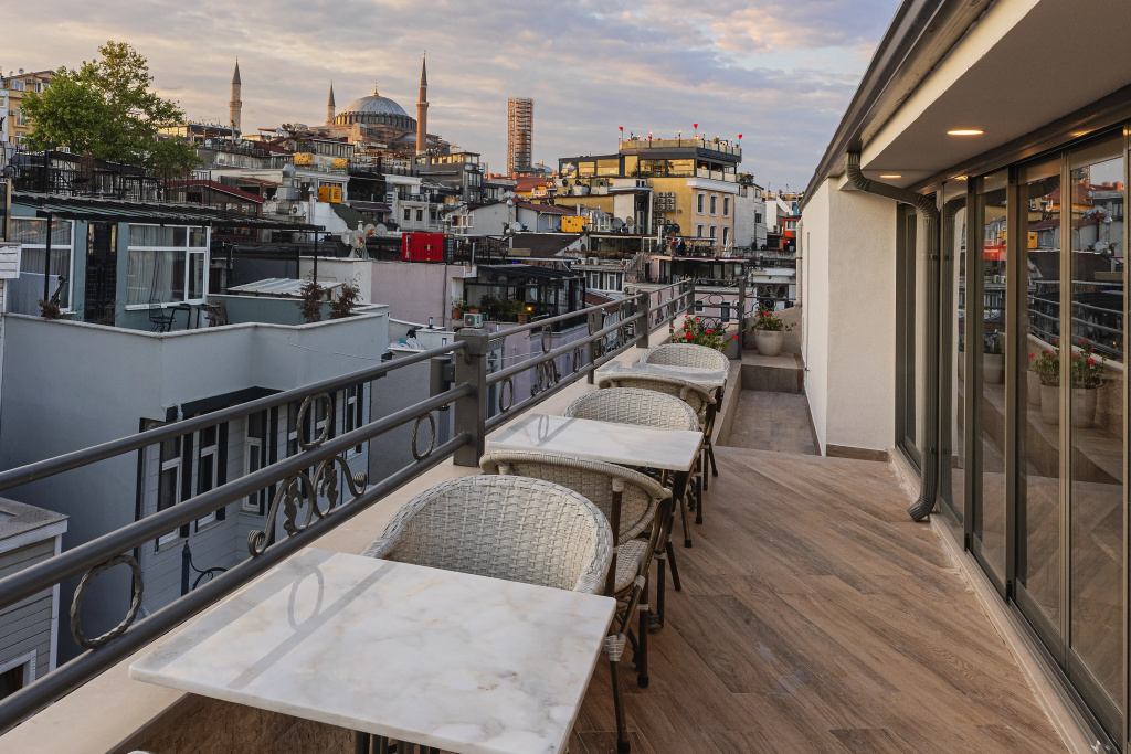 Azade Premier Hotel