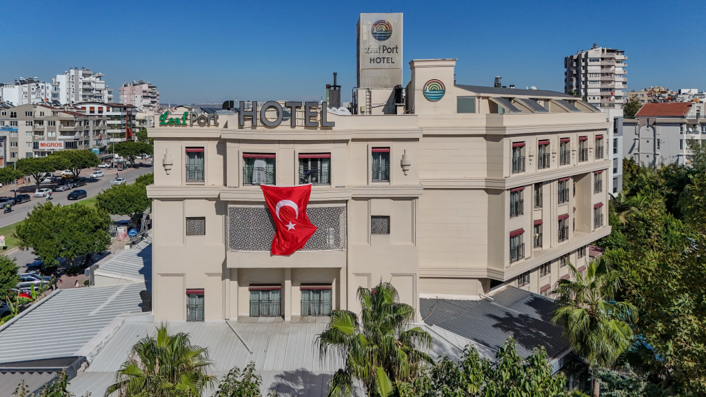Leaf Port Hotel