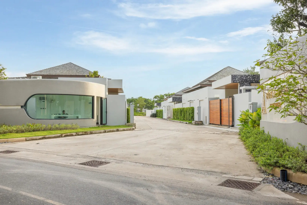 Luxury 4BR Rua Pool Villa Botanica Prestige