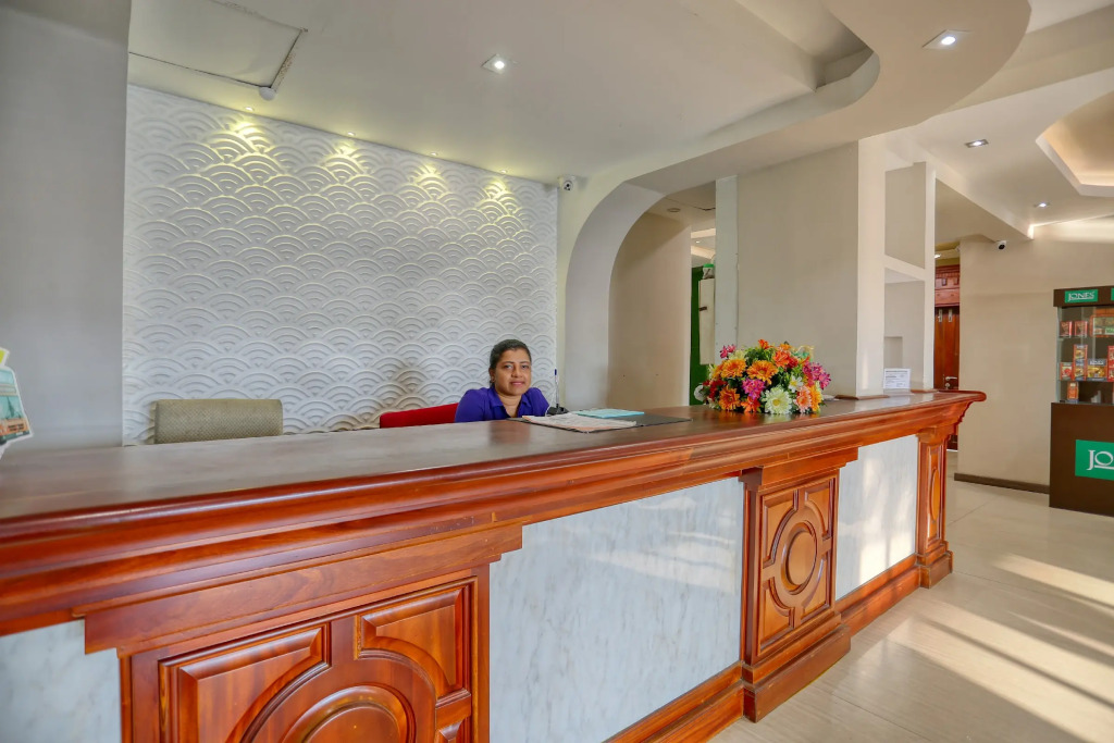 Отель Lazaani Colombo
