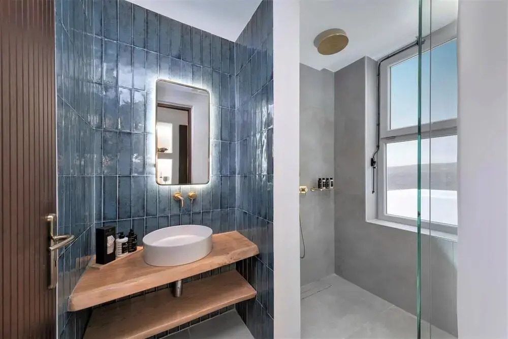 Legendary Suites Hotel