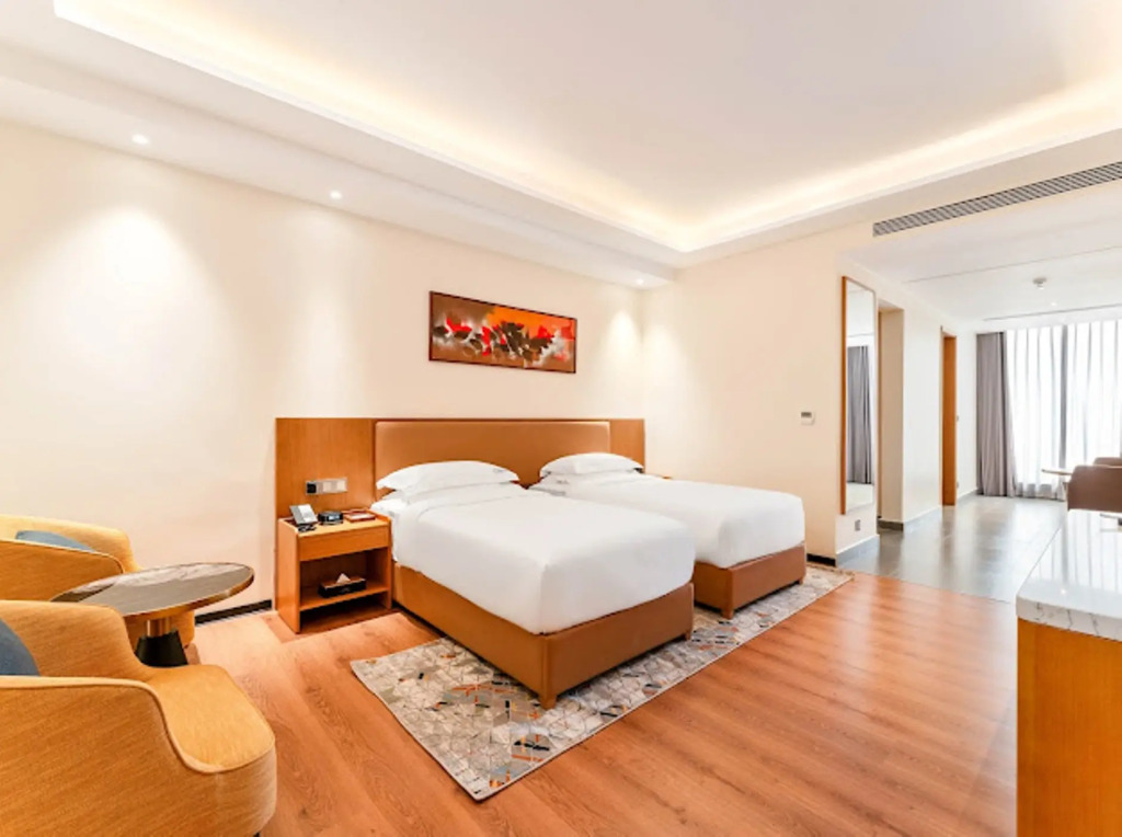 Отель Bamus Sarovar Portico