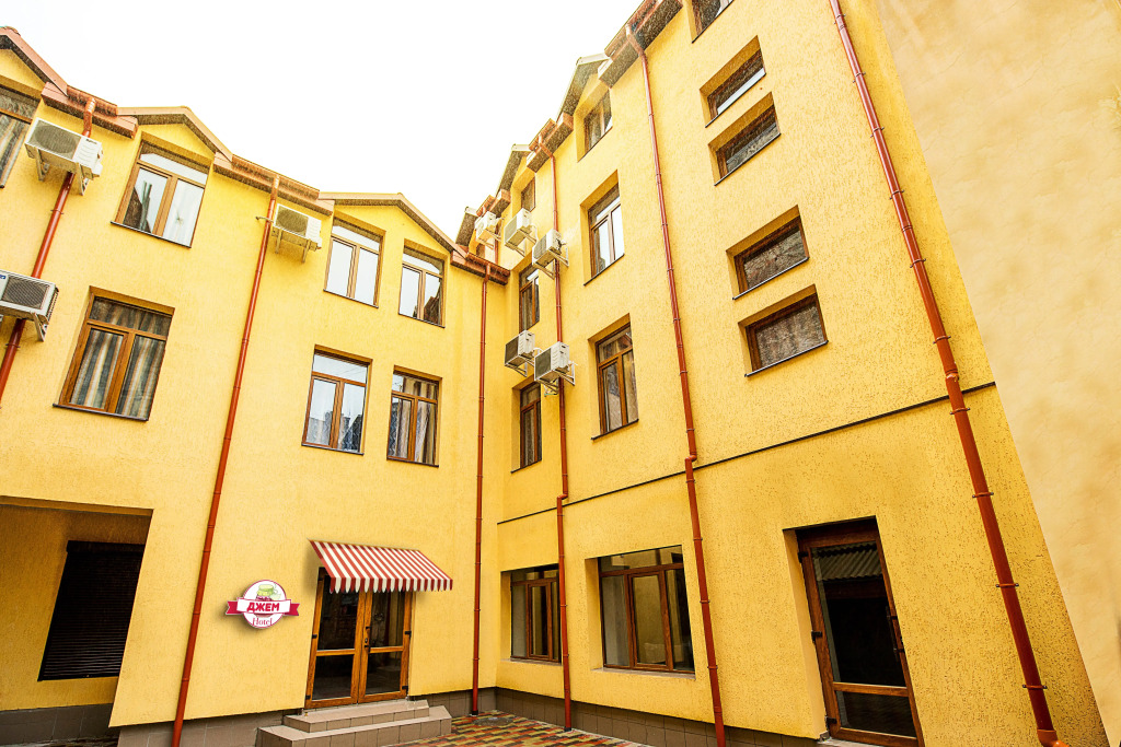 Lviv Central Jam Hotel