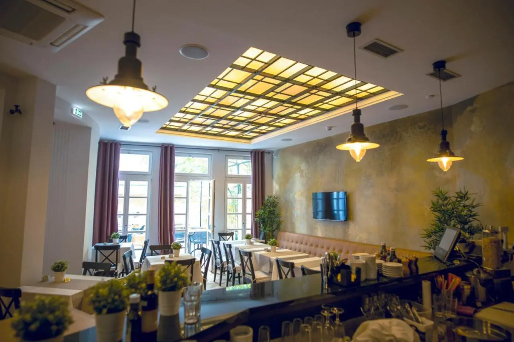 Public House Hotel