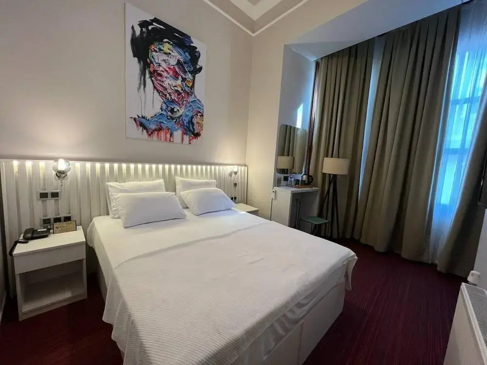 Grand Rafinn Boutique Hotel