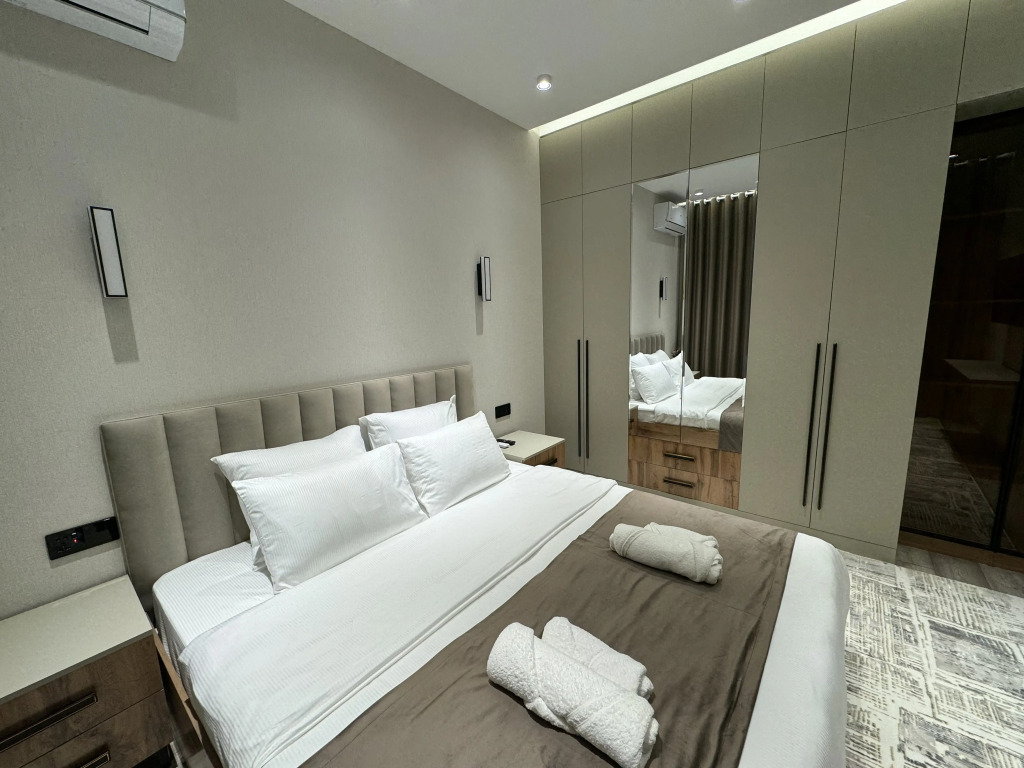 Квартира Luxury Residence by HomeLand