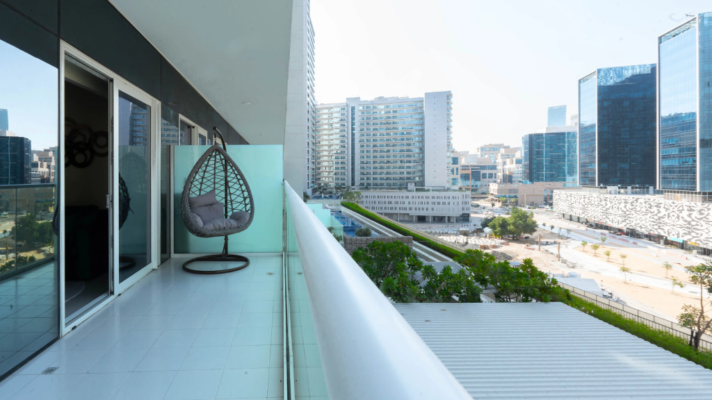 Апартаменты Keyrock Living Lakeview Luxury at Reva Residence