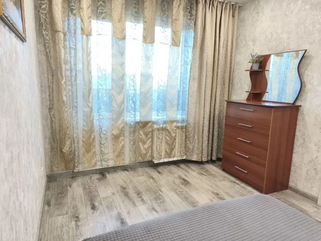Квартира трёхкомнатная вблизи Сквера Энтузиастов