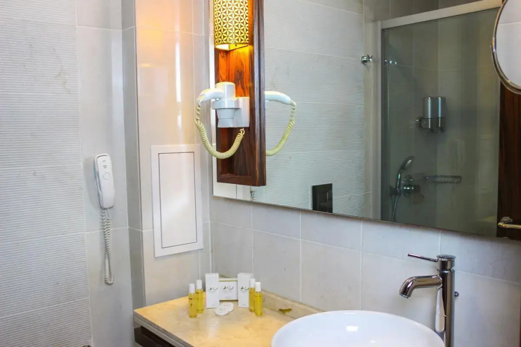 MidMar Deluxe Hotel