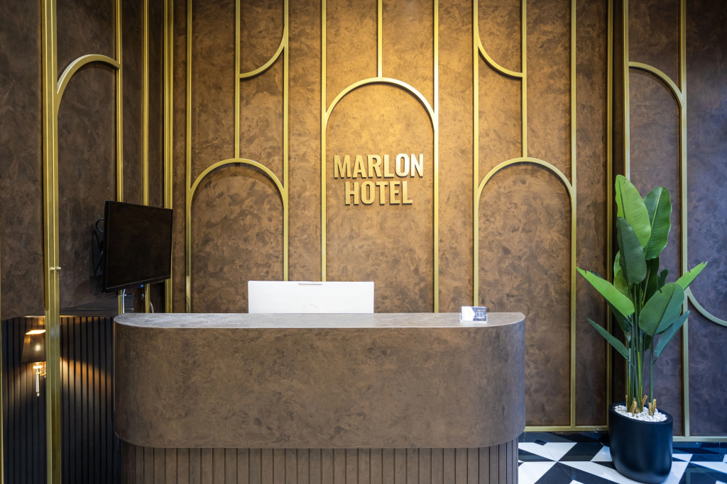 Отель Marlon
