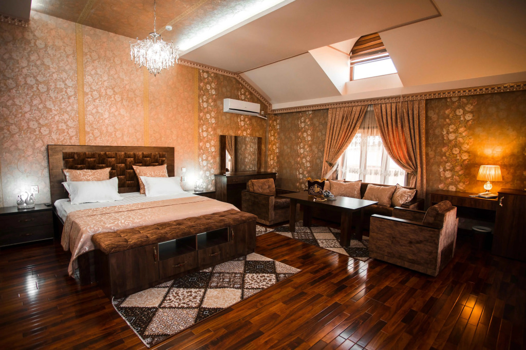 Отель Caravan Castle Boutique  Hotel