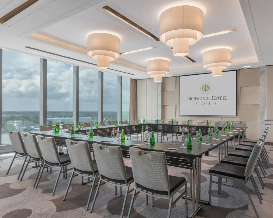 Отель Richmonde Hotel Iloilo