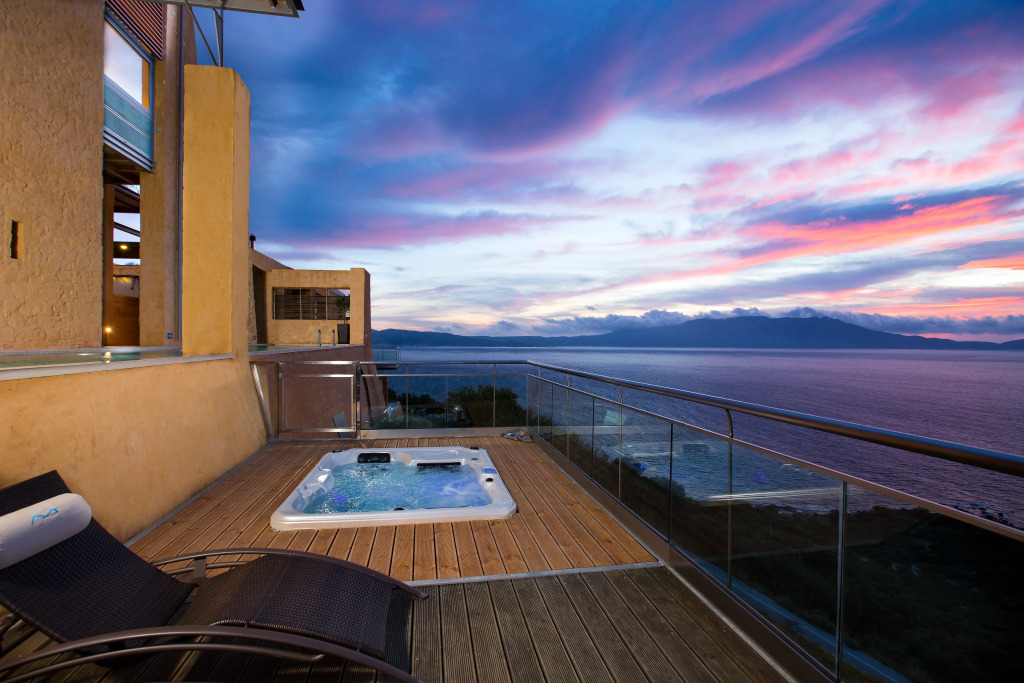 Beachfront Ravdoucha Epavlis Eleni Villa - Pool, Hot Tub, Gym, Sauna, Private Parking, WiFi