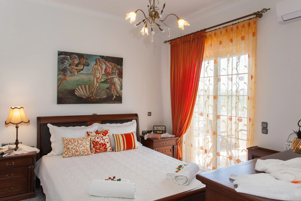 Апартаменты Luxurious home from the beach