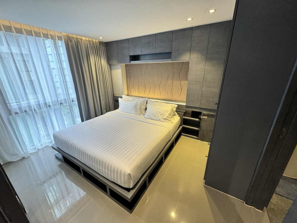 Квартира 1BDR. 2 Pools on the roof. 500m to beach. 3 Bars