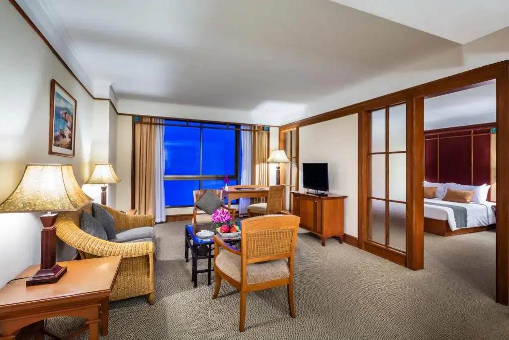 Cholchan Pattaya Beach Resort - SHA Extra Plus