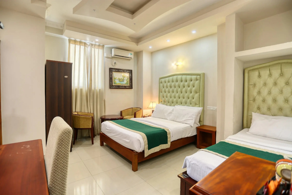 Отель Lazaani Colombo