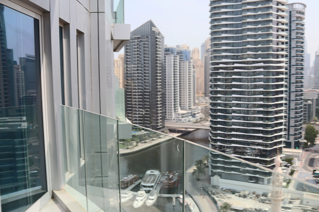 Casa Royale Vacation Homes - Dubai Marina Deluxe 1BR with Partial Marina View