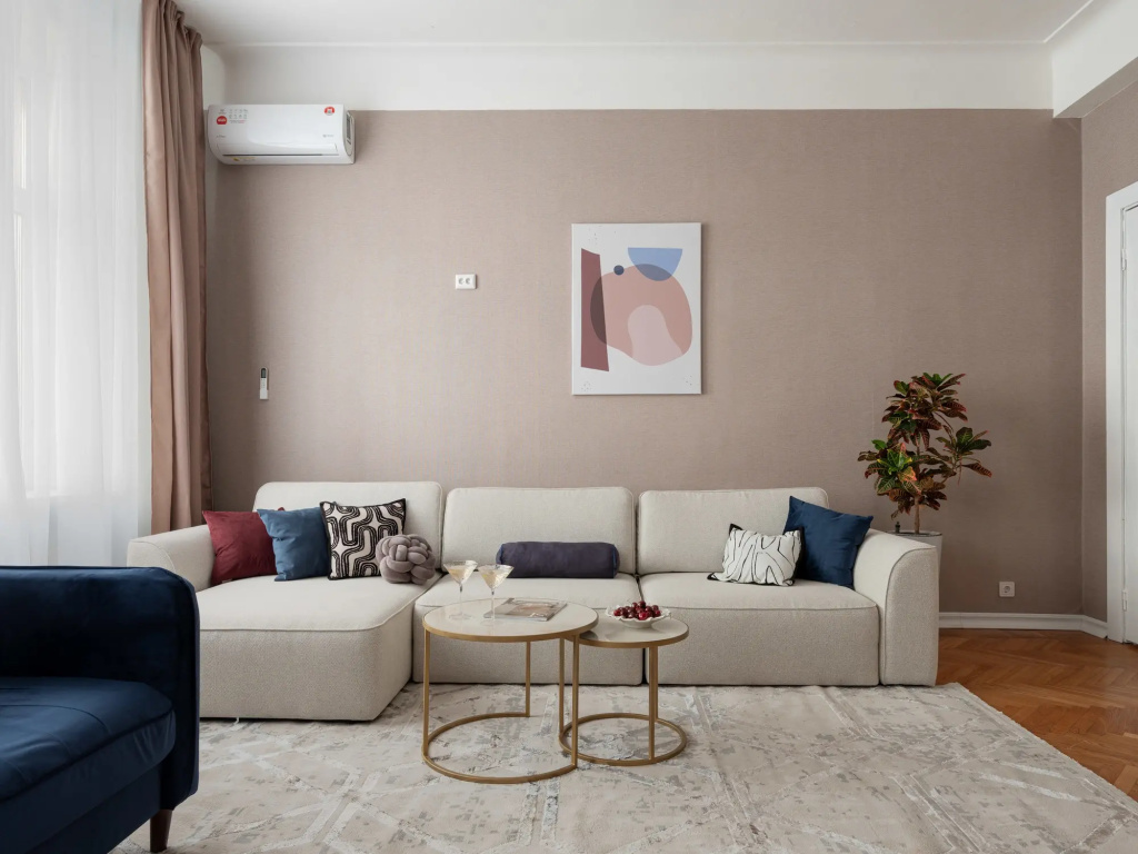 Квартира GM Apartments Просторная квартира с тремя спальными и балконом с видом на Театр Эстрады