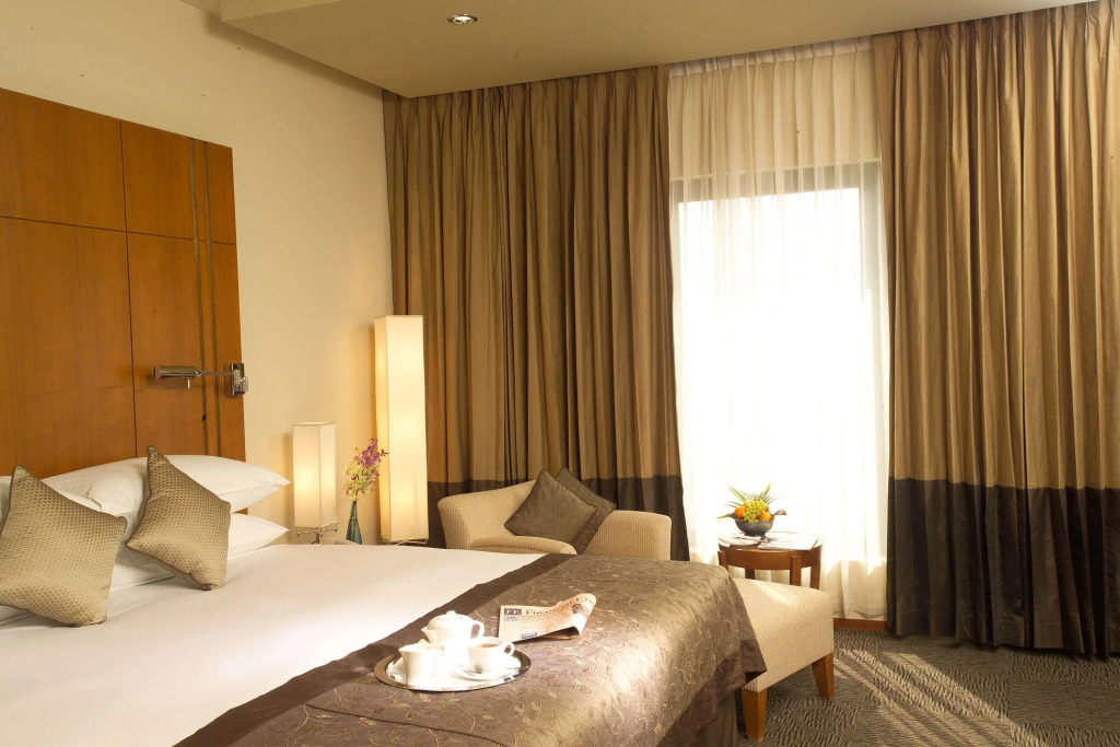 Отель Radisson Blu Dhaka Water Garden