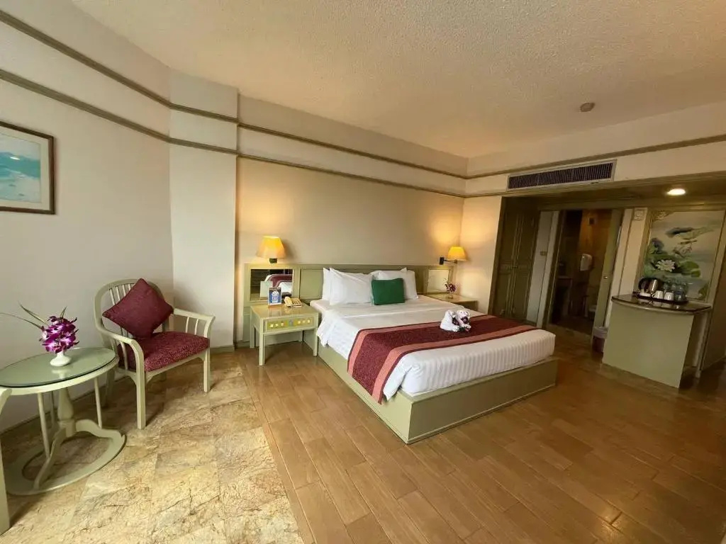 Cholchan Pattaya Beach Resort - SHA Extra Plus