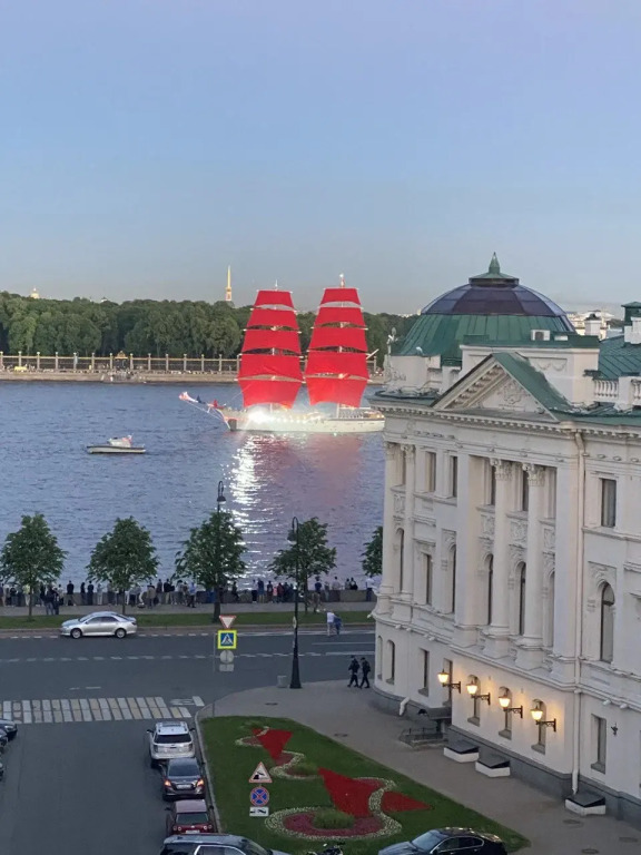 Апартаменты Четырехкомнатные YOUR APART с видом на домик Петра 1 и Неву