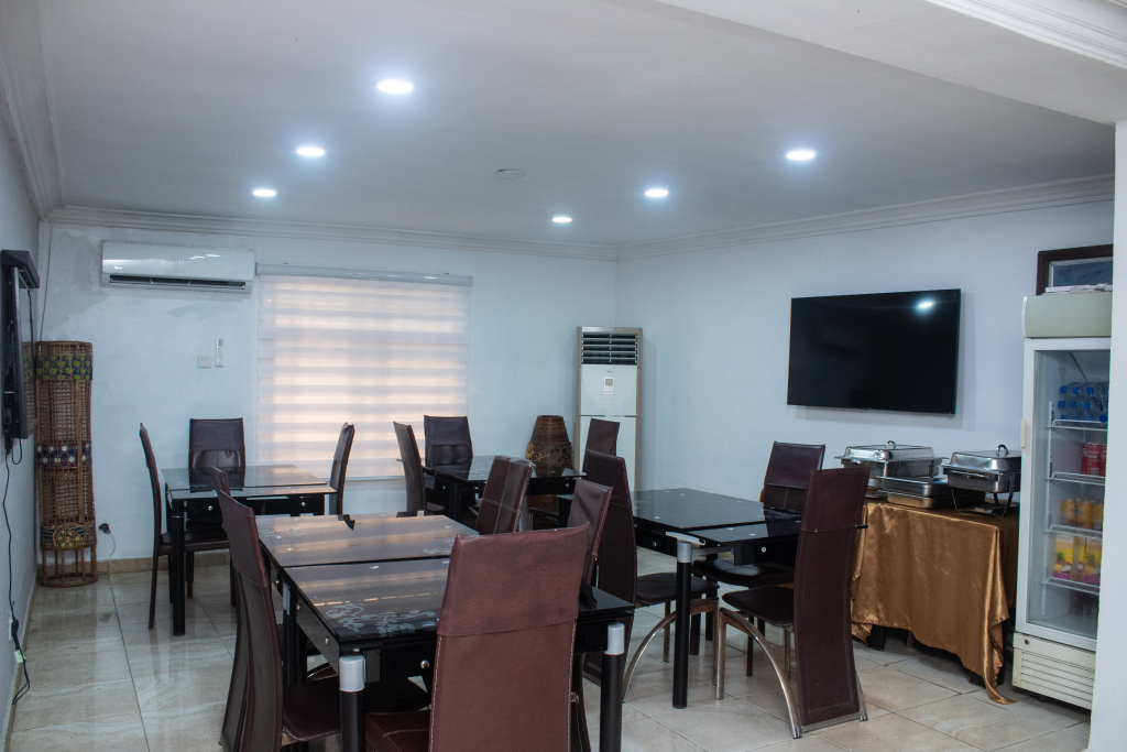 Отель Mayors & Diplomat Suites Opebi