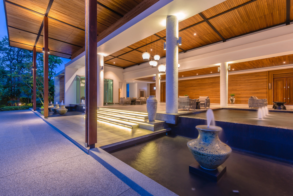Отель Wyndham Grand Phuket Kalim Bay