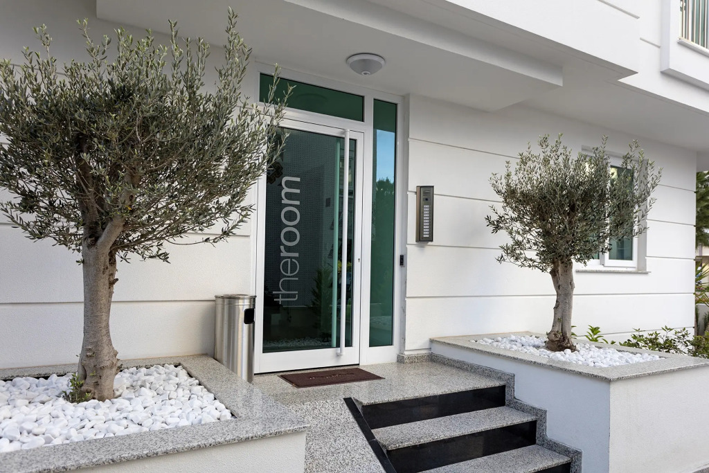 The Room Hotel & Apartments