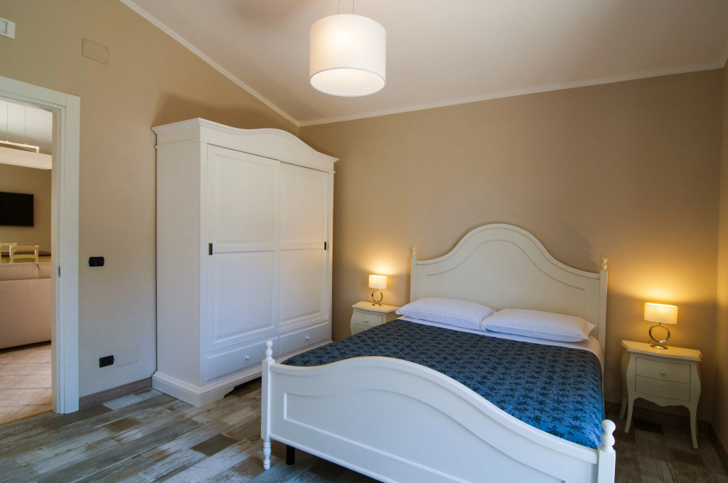 Exclusive Suite with Private Spa Jacuzzi J508L in Panoramic Garden - Roma vicino Ostia Mare
