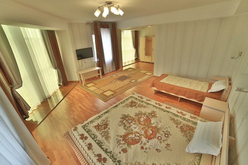 Caravan Hotel