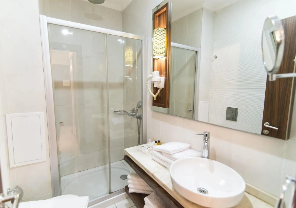 MidMar Deluxe Hotel