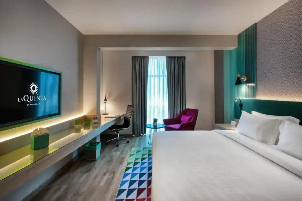 Отель La Quinta by Wyndham Dubai Jumeirah