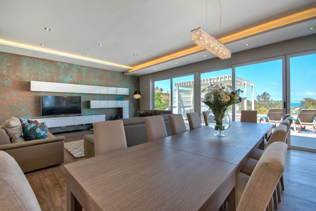 Villa Gaia - Sunset Views, Indoor Heated Pool, Sauna and Games Room